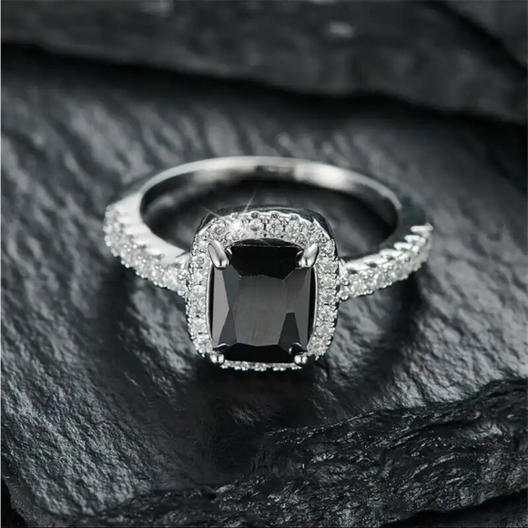 New Women’s 925 Silver Beautiful Sapphire Ring - Picture 4 of 4